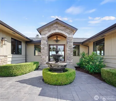 4702 Browns Point Boulevard NE Tacoma WA 98422