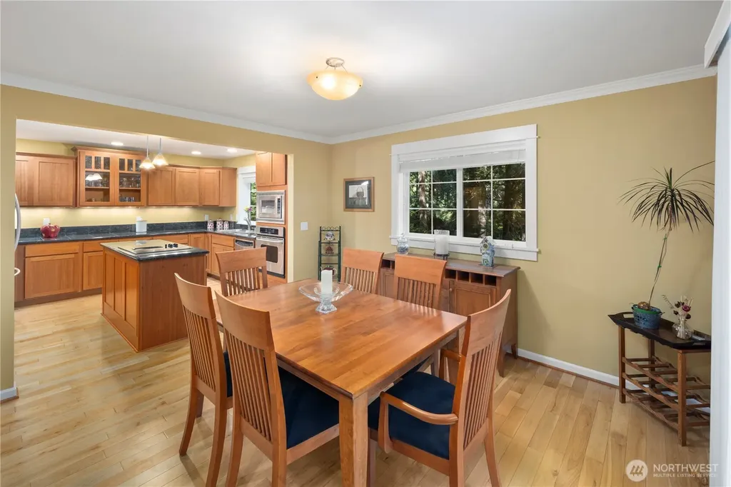 981 E Lakeshore Drive Allyn WA 98524