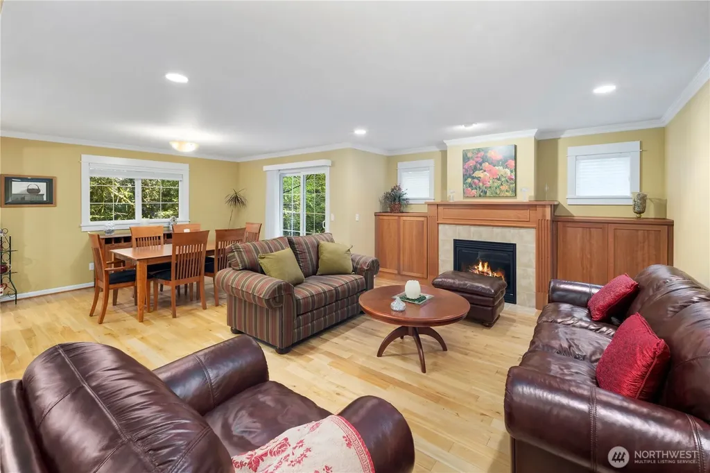 981 E Lakeshore Drive Allyn WA 98524
