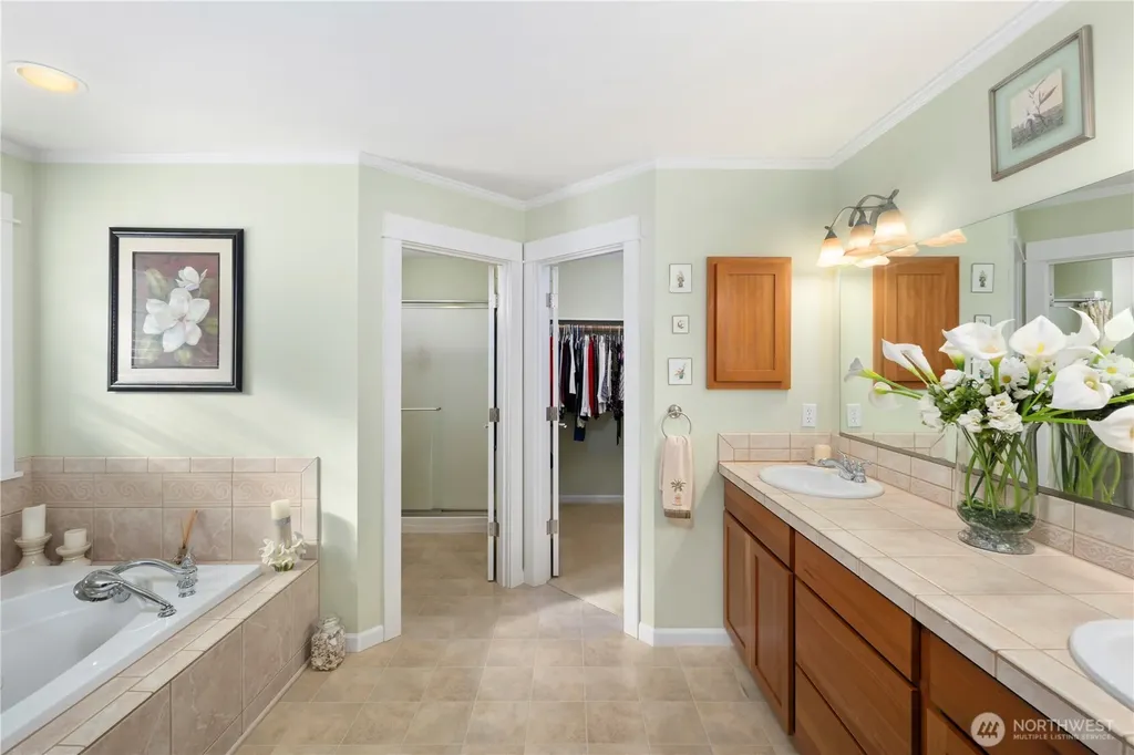 981 E Lakeshore Drive Allyn WA 98524