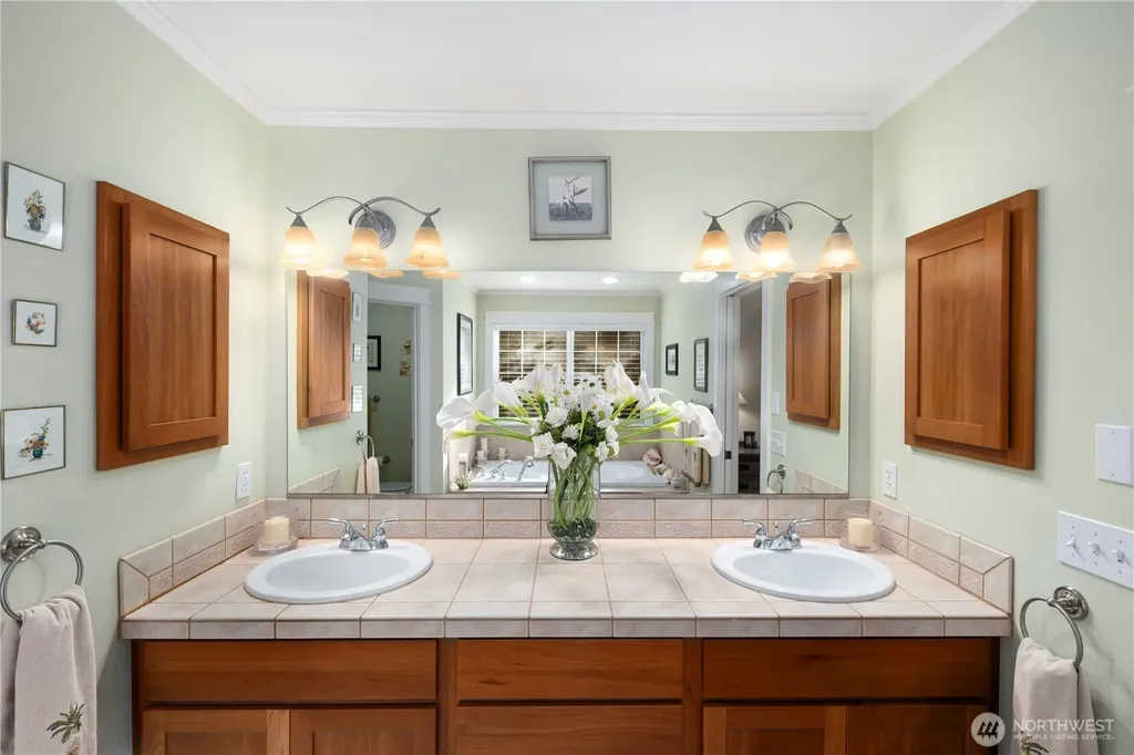 981 E Lakeshore Drive Allyn WA 98524