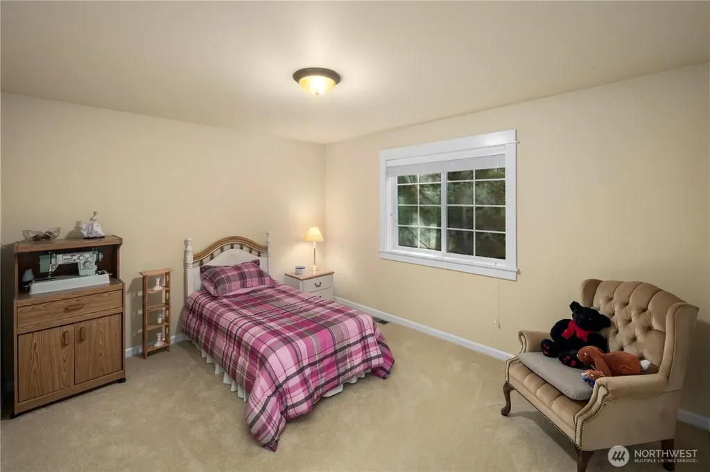 981 E Lakeshore Drive Allyn WA 98524