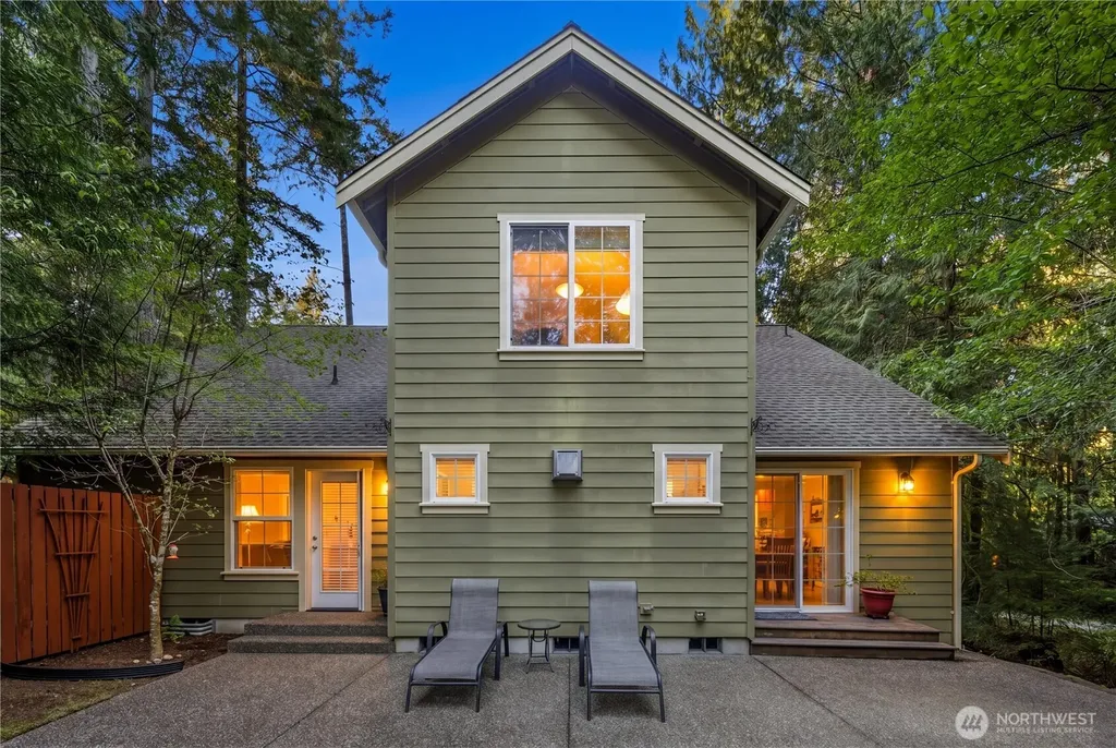 981 E Lakeshore Drive Allyn WA 98524