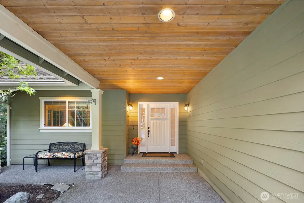 981 E Lakeshore Drive Allyn WA 98524