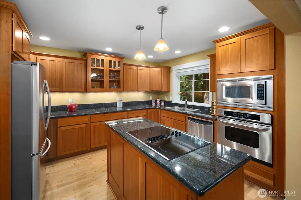 981 E Lakeshore Drive Allyn WA 98524