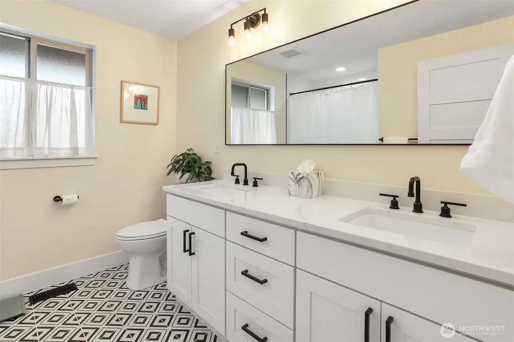 12328 38th Avenue NE Seattle WA 98125