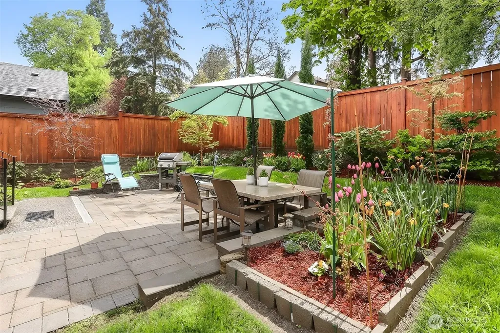 12328 38th Avenue NE Seattle WA 98125