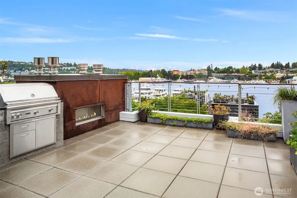 2834 Fairview Avenue E Seattle WA 98102