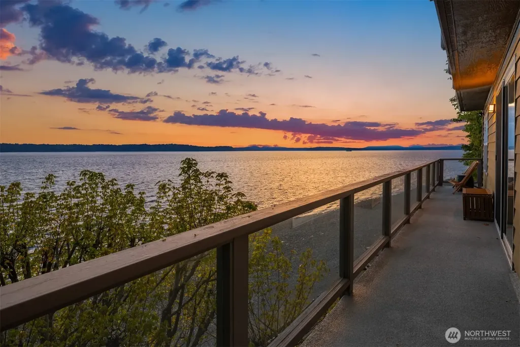 10835 Arroyo Beach Place SW Seattle WA 98146