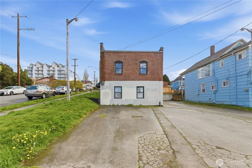 2602 Grand Avenue Everett WA 98201