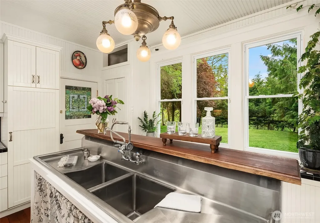 13437 Vashon Highway SW Vashon WA 98070
