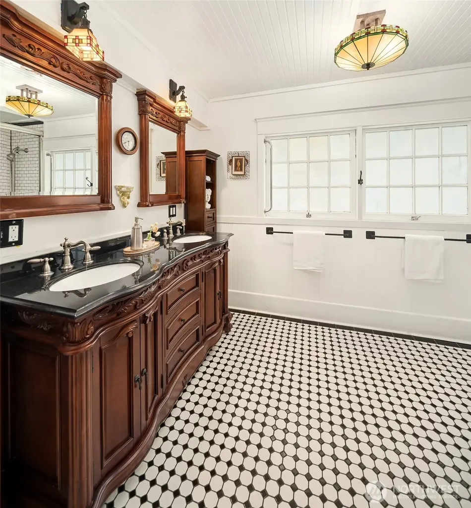 13437 Vashon Highway SW Vashon WA 98070