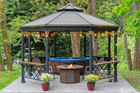 13437 Vashon Highway SW Vashon WA 98070