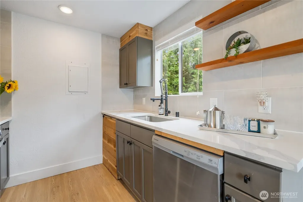 10320 SE 6th Street Bellevue WA 98004