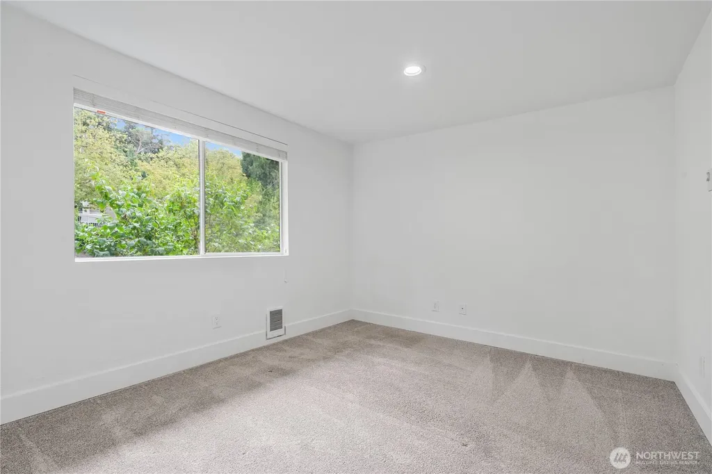 10320 SE 6th Street Bellevue WA 98004