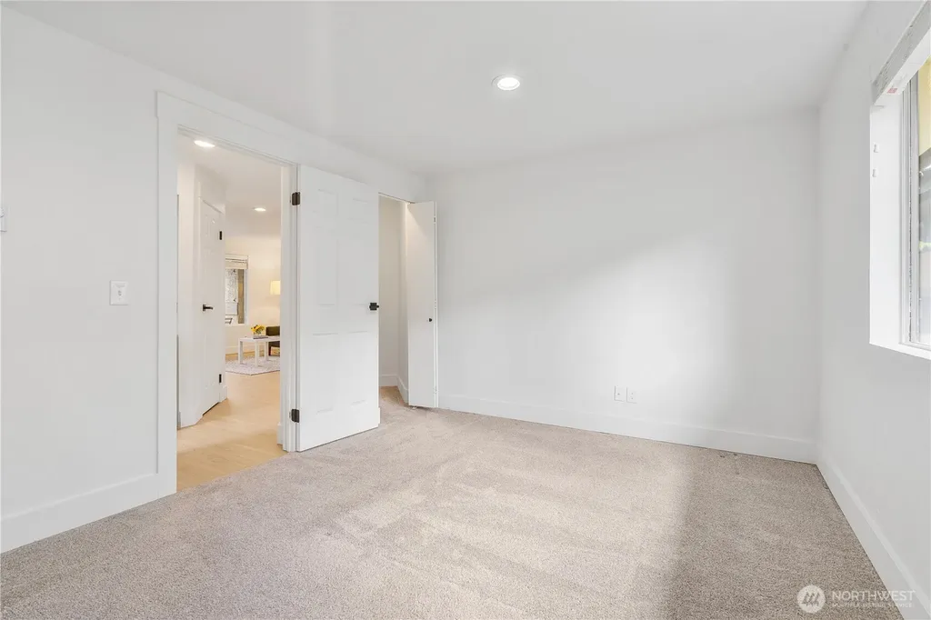 10320 SE 6th Street Bellevue WA 98004