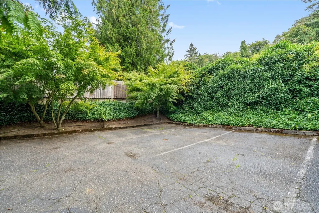 10320 SE 6th Street Bellevue WA 98004