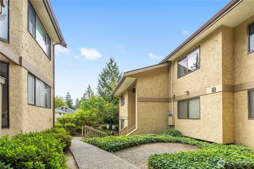 10320 SE 6th Street Bellevue WA 98004
