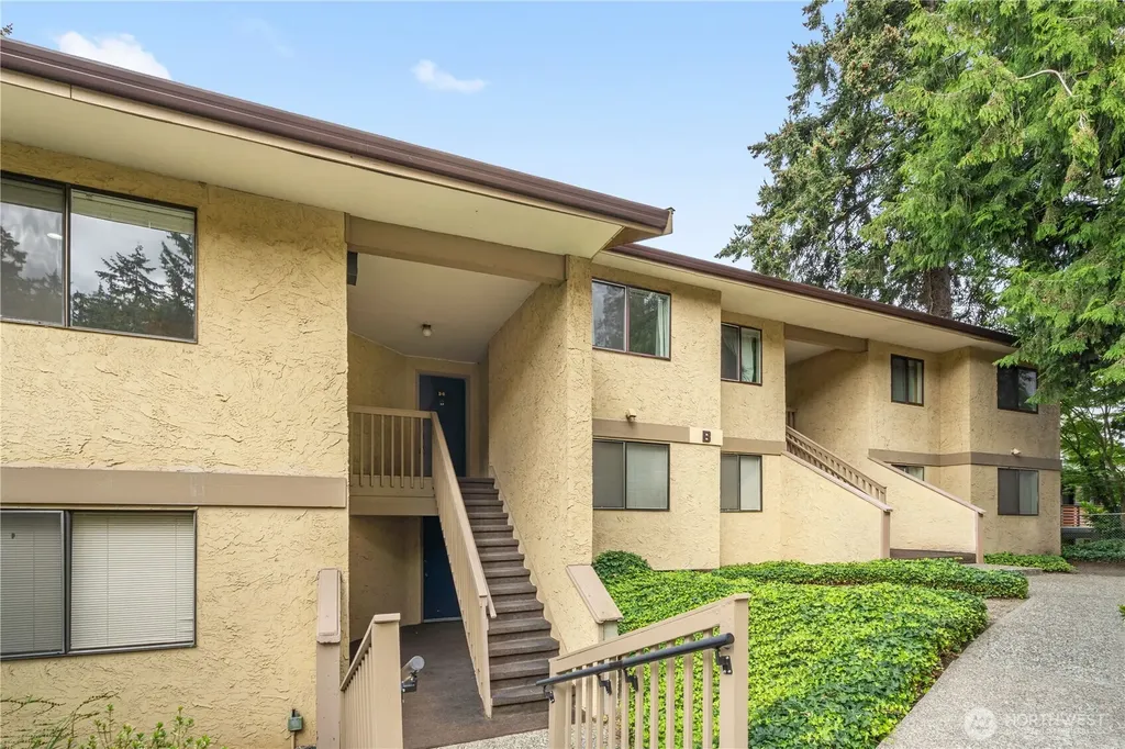 10320 SE 6th Street Bellevue WA 98004