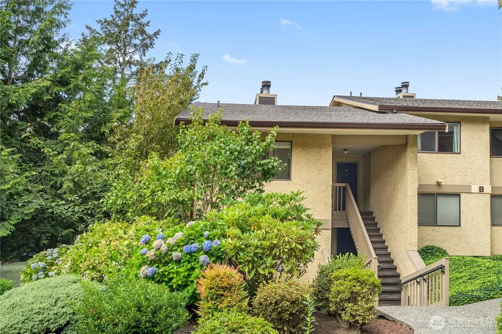 10320 SE 6th Street Bellevue WA 98004