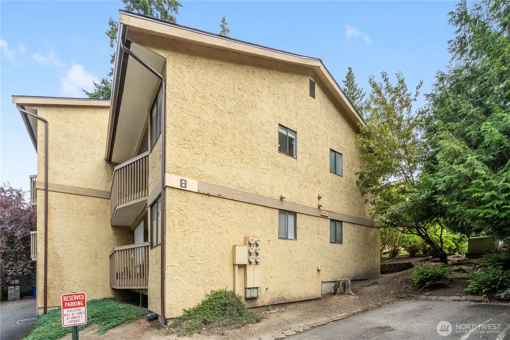 10320 SE 6th Street Bellevue WA 98004