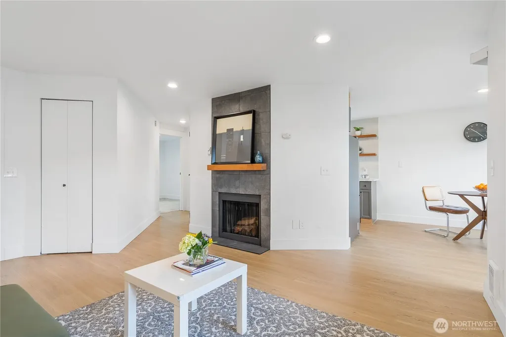10320 SE 6th Street Bellevue WA 98004