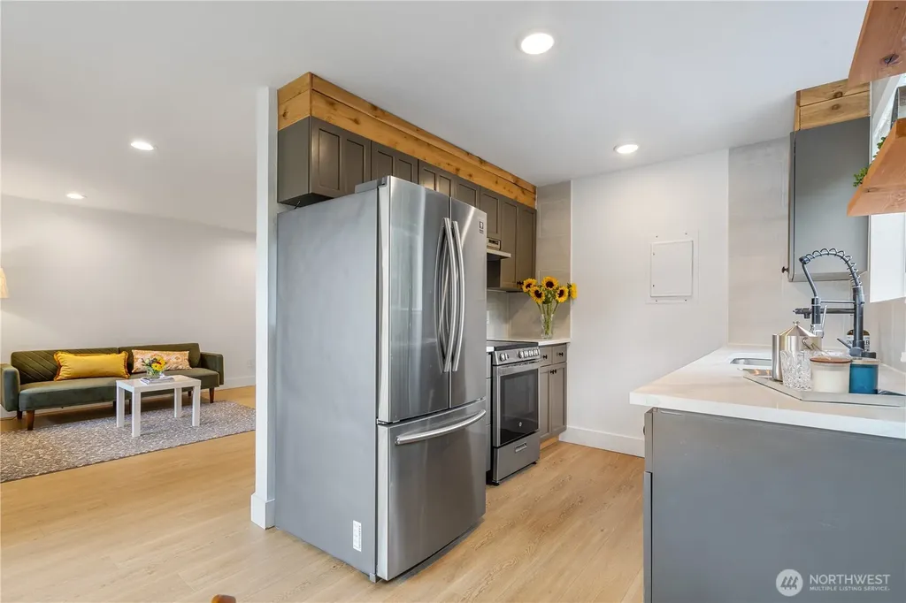 10320 SE 6th Street Bellevue WA 98004