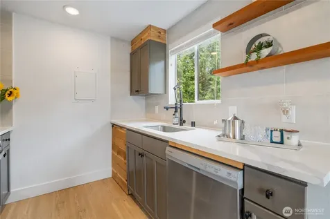 10320 SE 6th Street Bellevue WA 98004