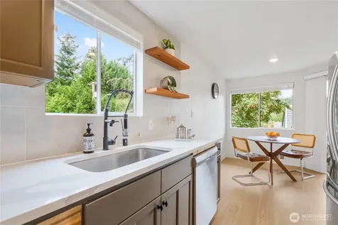10320 SE 6th Street Bellevue WA 98004