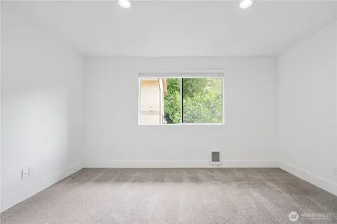 10320 SE 6th Street Bellevue WA 98004