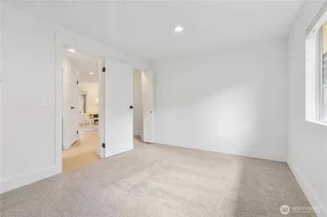 10320 SE 6th Street Bellevue WA 98004