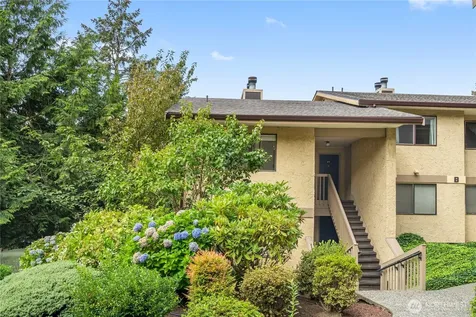 10320 SE 6th Street Bellevue WA 98004