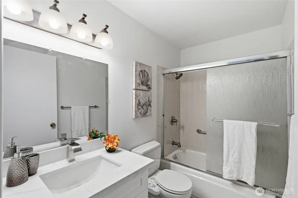 13217 15th Avenue NE Seattle WA 98125