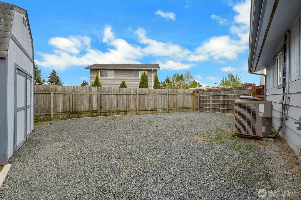 1108 20th Street NW Puyallup WA 98371