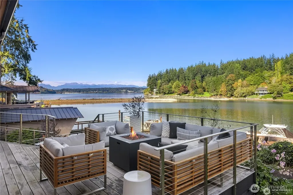 5482 Fletcher Landing NE Bainbridge Island WA 98110