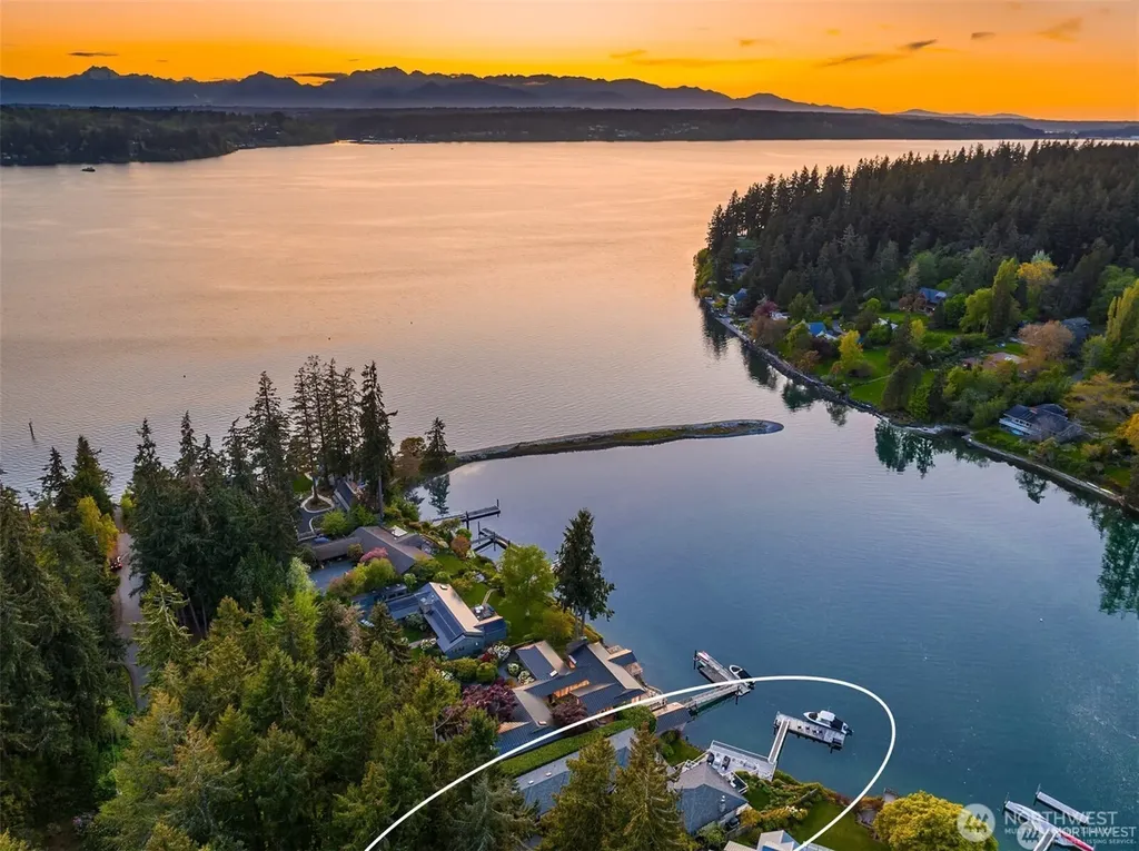 5482 Fletcher Landing NE Bainbridge Island WA 98110