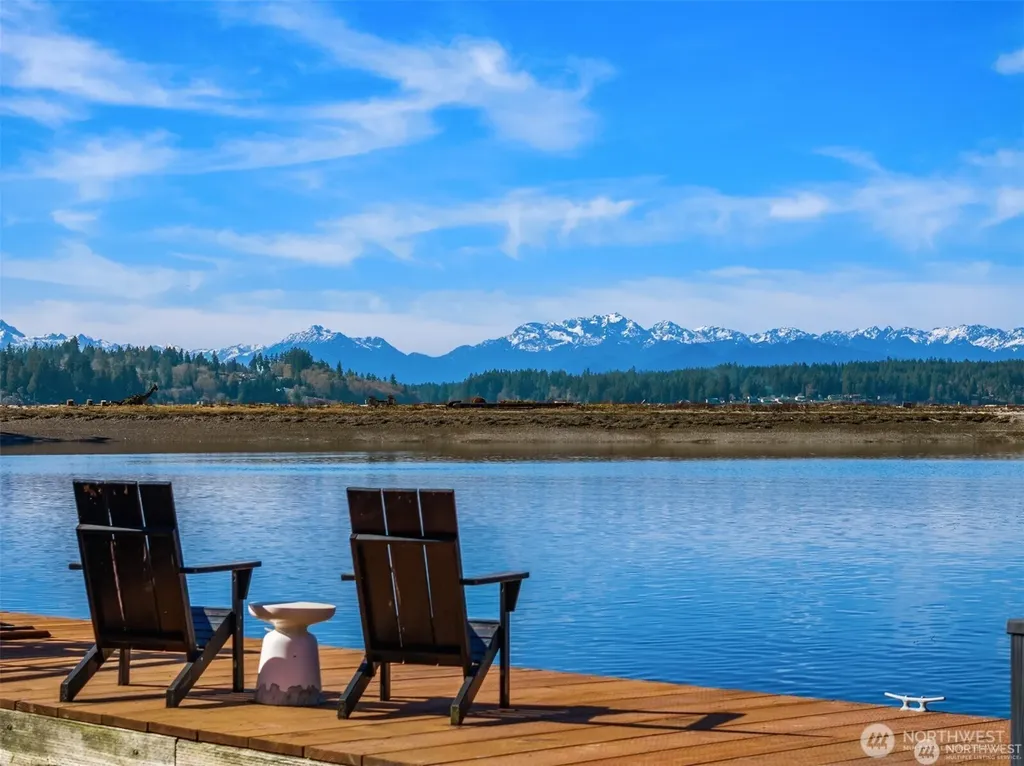 5482 Fletcher Landing NE Bainbridge Island WA 98110