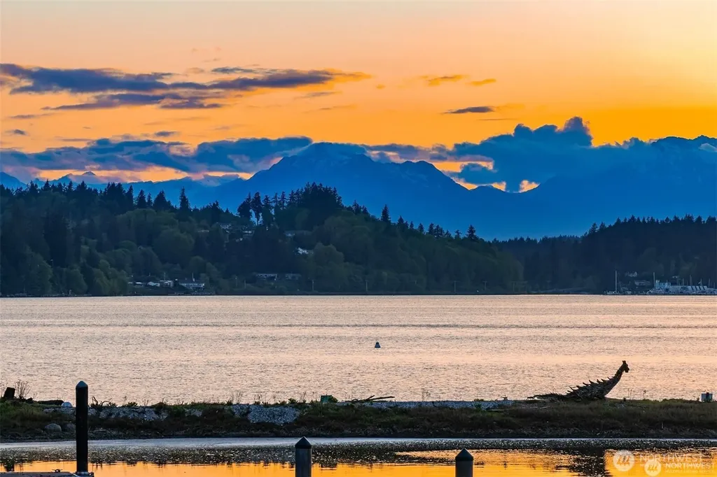 5482 Fletcher Landing NE Bainbridge Island WA 98110