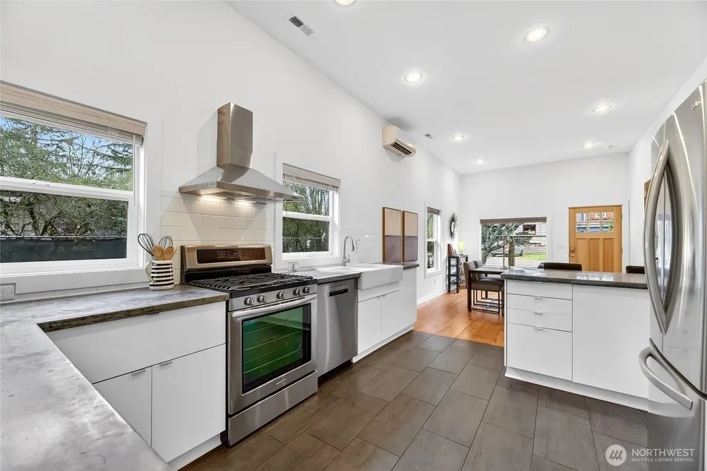 3528 SW 98th Street Seattle WA 98126