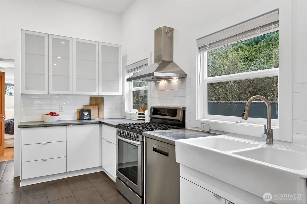 3528 SW 98th Street Seattle WA 98126