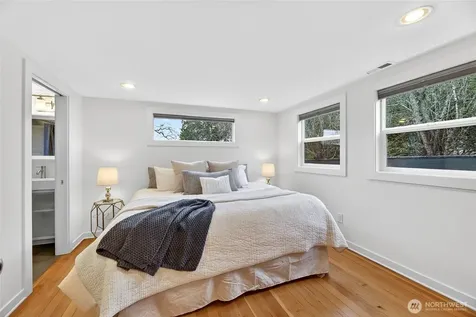 3528 SW 98th Street Seattle WA 98126