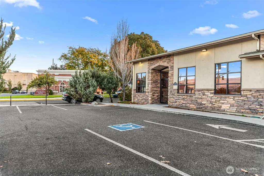 10 N Chelan Avenue Wenatchee WA 98801
