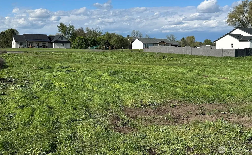571 SW 12 SW College Place WA 99324