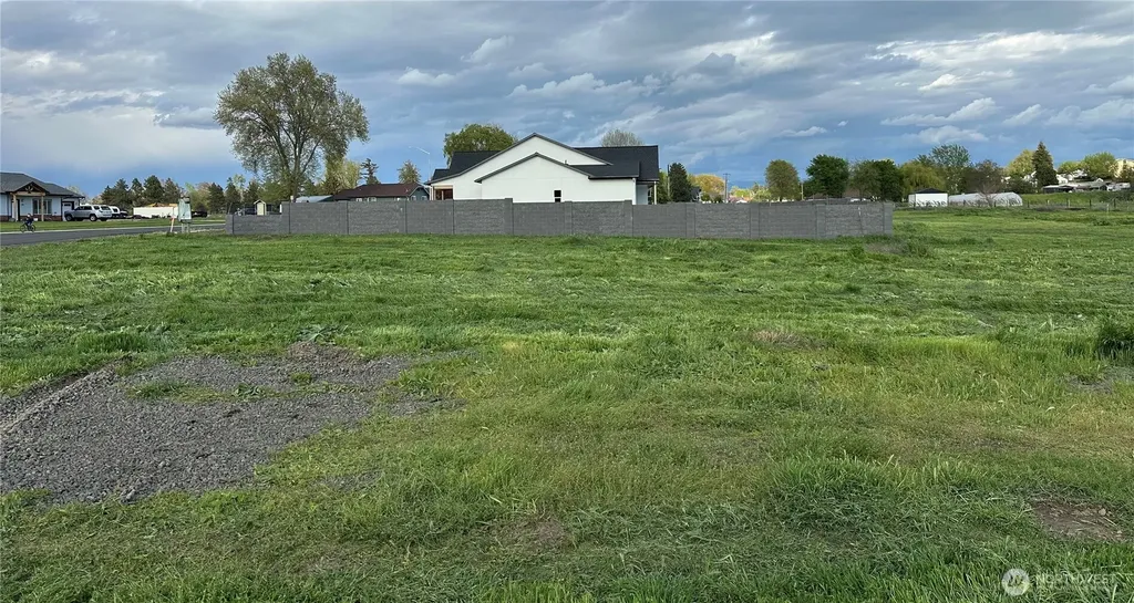 571 SW 12 SW College Place WA 99324
