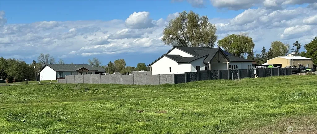 571 SW 12 SW College Place WA 99324