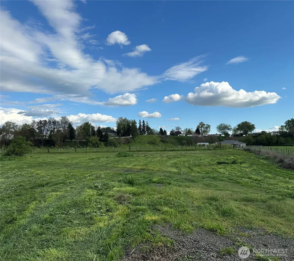 571 SW 12 SW College Place WA 99324