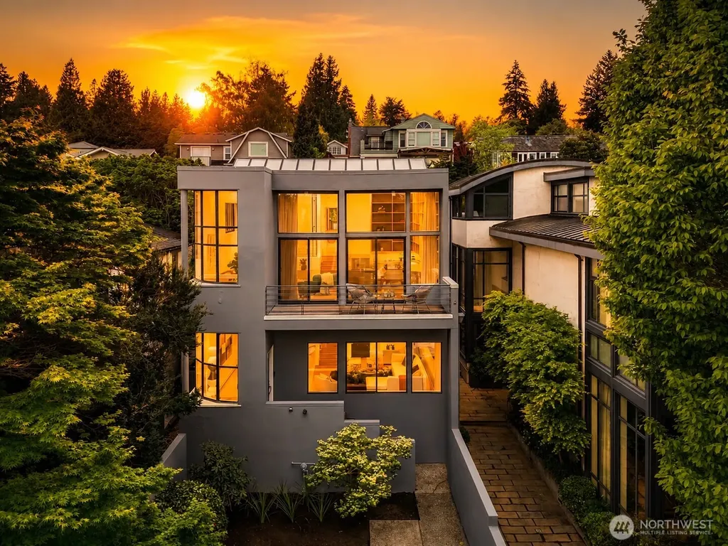 1419 Mcgilvra Boulevard E Seattle WA 98112