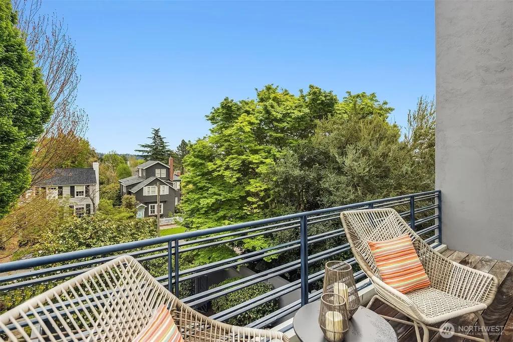 1419 Mcgilvra Boulevard E Seattle WA 98112
