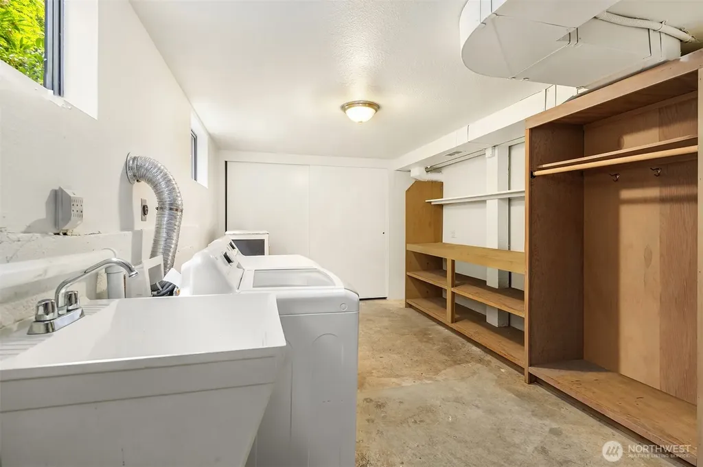 1419 Mcgilvra Boulevard E Seattle WA 98112