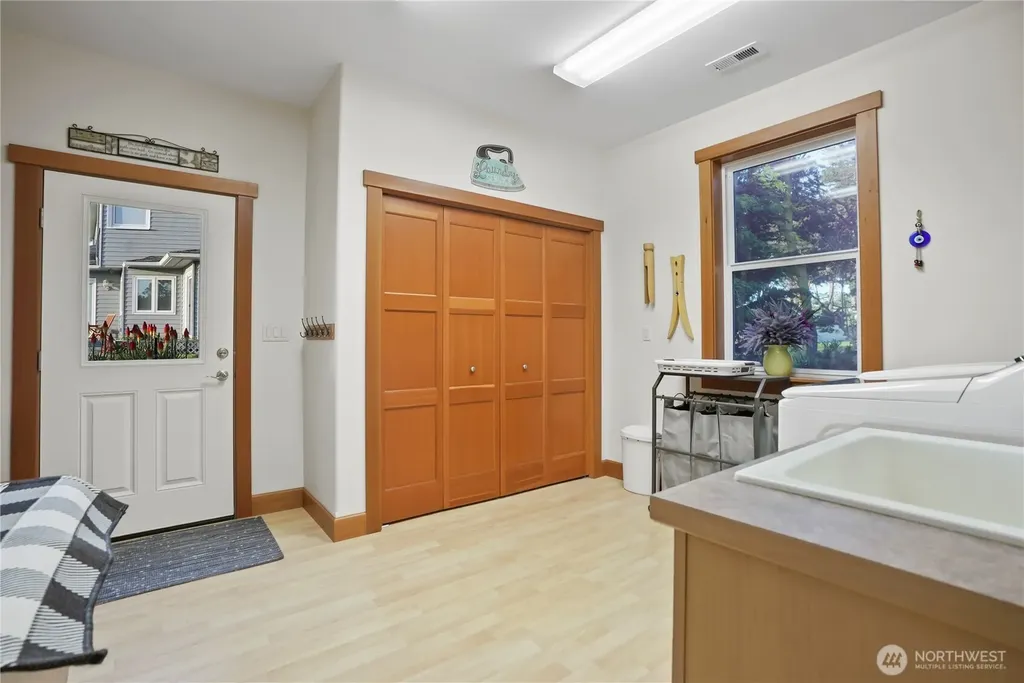 813 Bergwacht Place Coupeville WA 98239